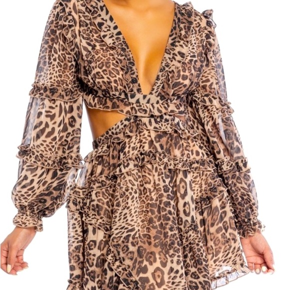 Flowy open back Leopard dress - Picture 1 of 5